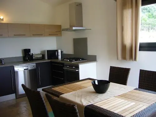 Ξενοδοχείο με διαμερίσματα Bianca Casa 4*